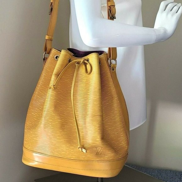 Louis Vuitton Handbags - Auth Louis Vuitton Noe Yellow Epi Leather Bucket